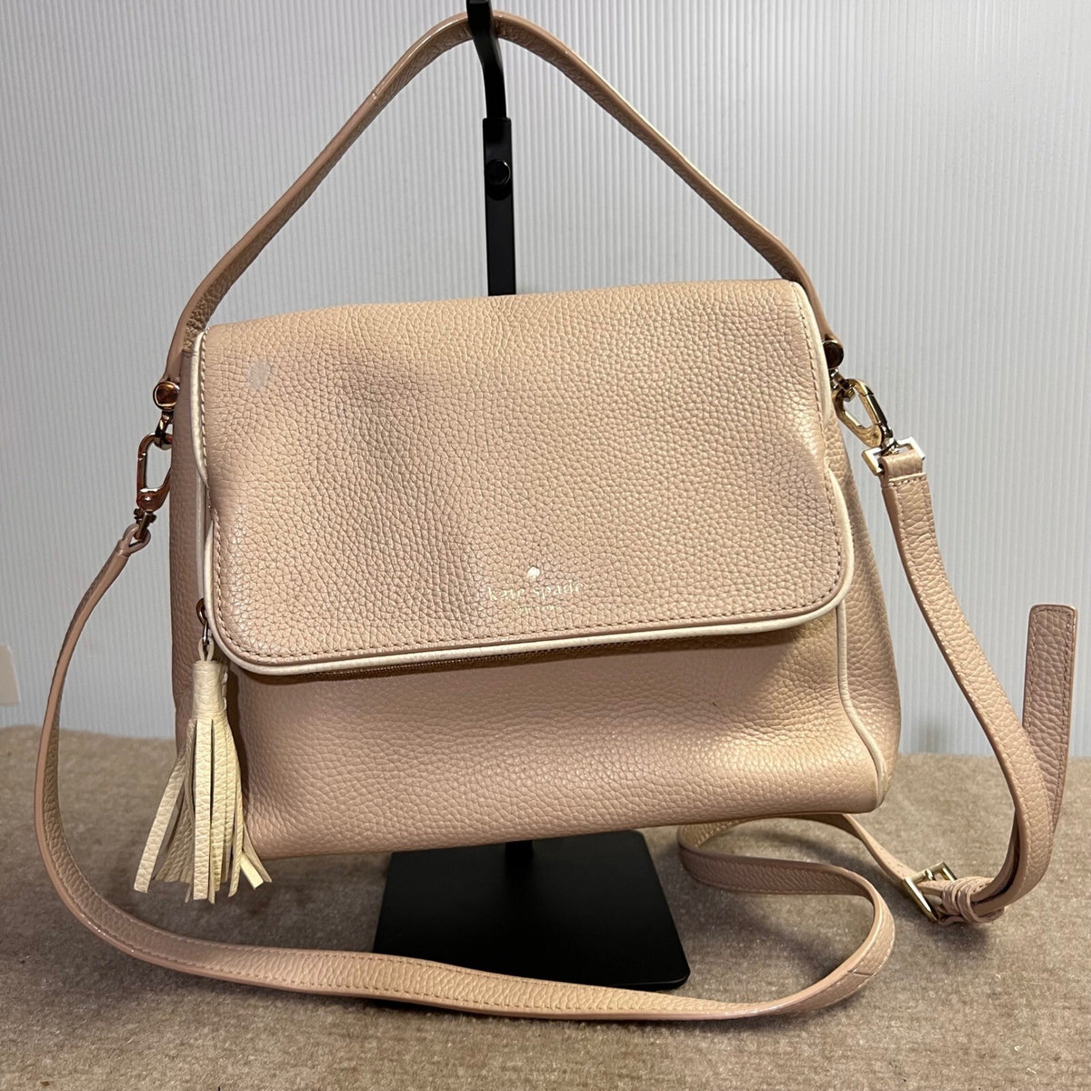 Kate Spade Pebbled Leather Crossbody Bag Women Beige Tassel Flap Purse Flaw