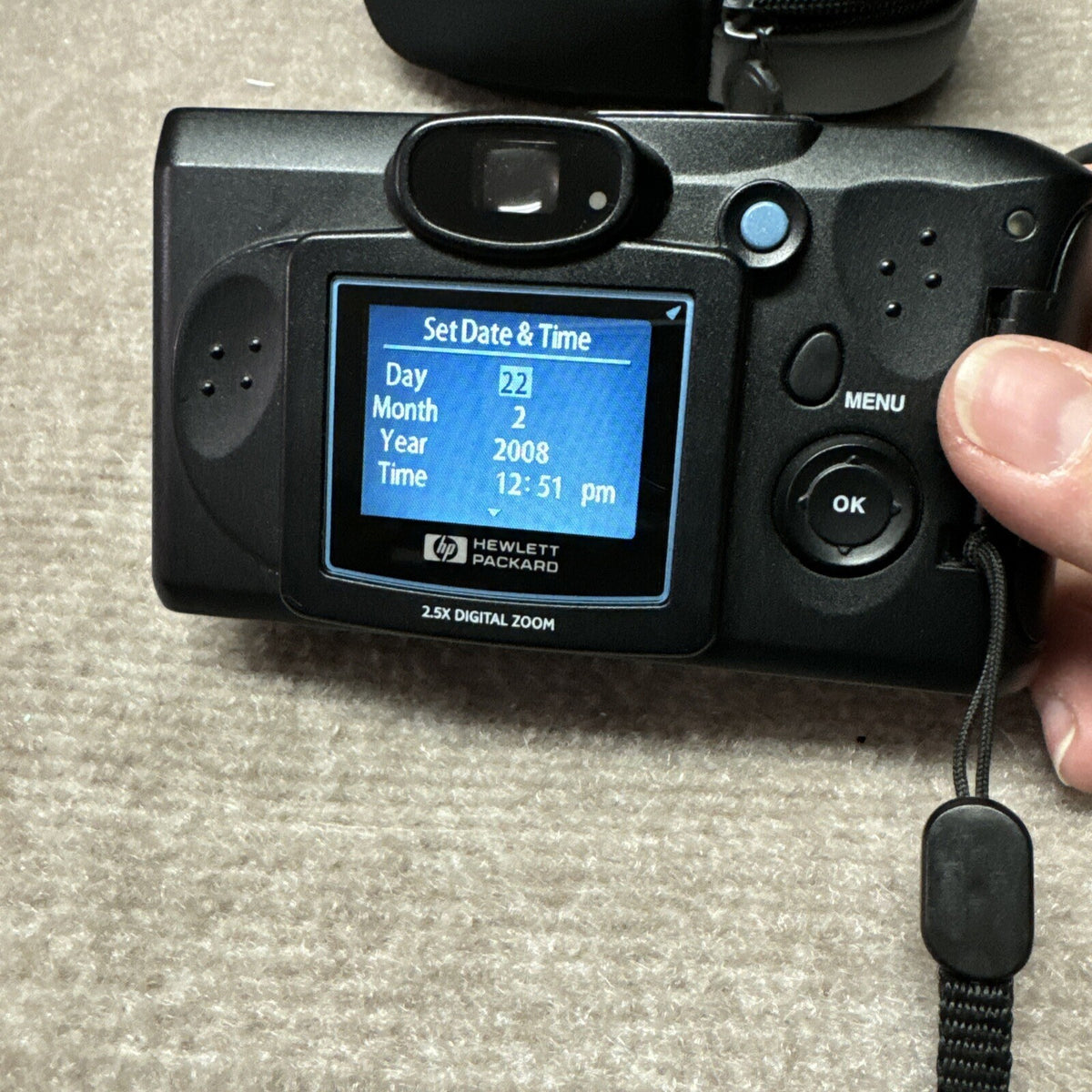 HP 315 Photo-smart Digital Camera ~2.1 MP W/Case  Card And Cable - Not Working