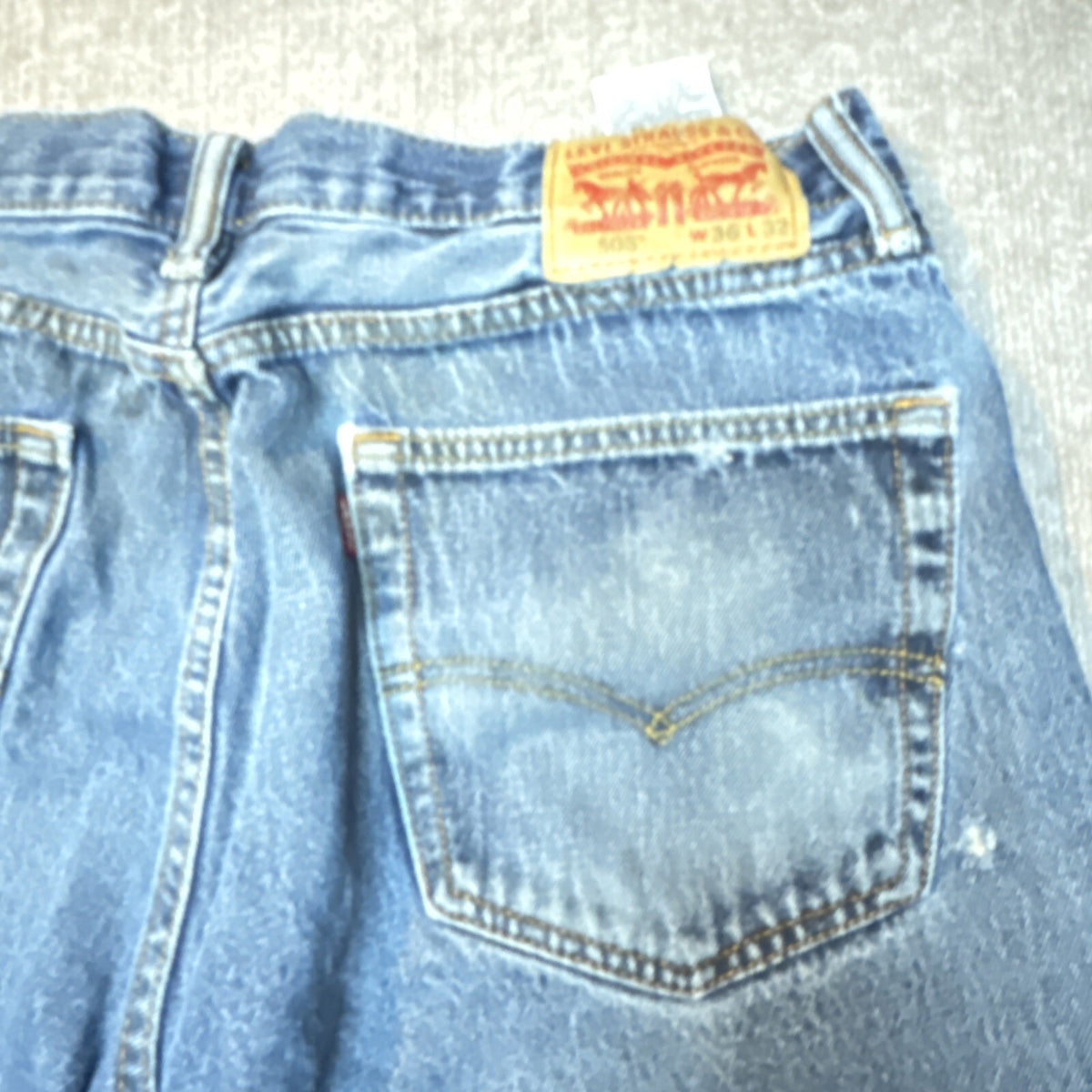Levi's Men's Size 36 X 32 Zip Up Five Pocket 505 Straight Leg Jeans Thrashed
