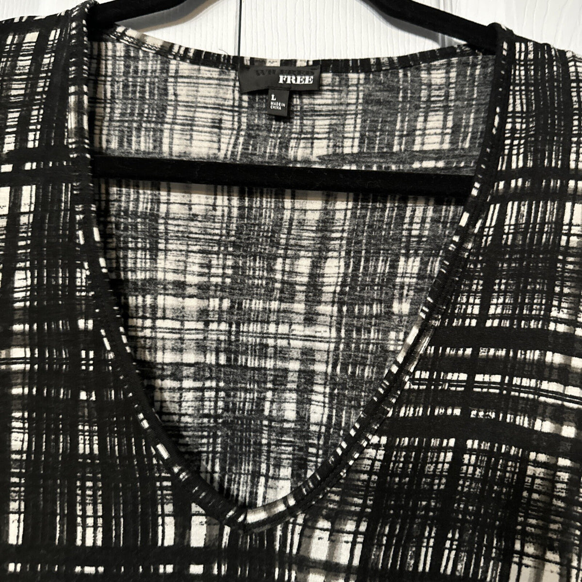 FREE Women's Black White Plaid Print Short Sleeve V-Neck Top Size L