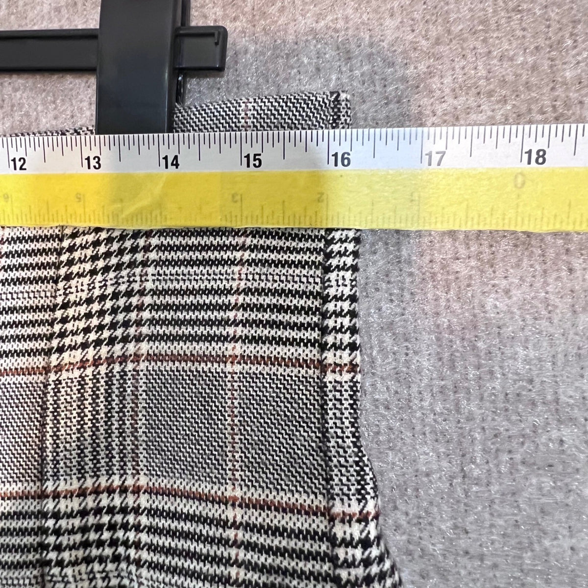 H&M Divided Plaid Mini Skirt Sz 10 Gray Check Pleated Academia Preppy Schoolgirl