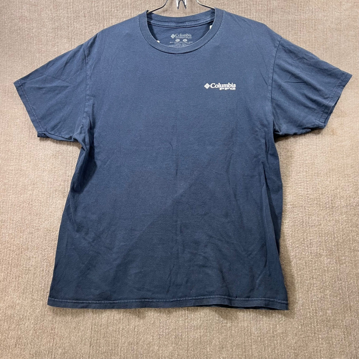 Columbia Sportswear Men L Fishing Performance Gear T Shirt Blue USA Flag Graphic