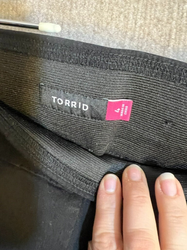 Torrid 4R Black Dress Pants Career Capsule Wardrobe Essential Basic Sleek Curvy