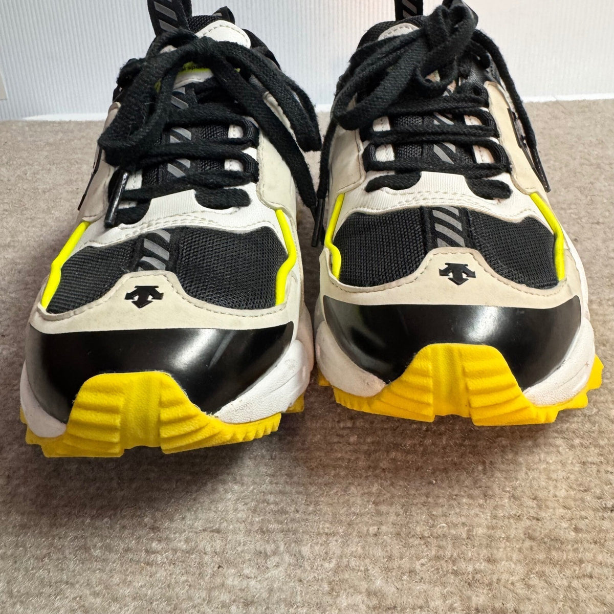 Descente Enerzite Sneakers Mens 7 Black Yellow Chunky Athletic Gorpcore Techwear