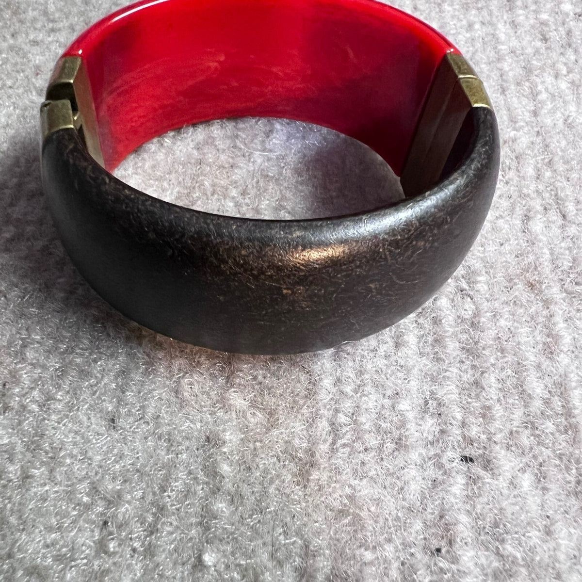 Hinge Bangle Bracelet Women OS Red Brown Resin Brass Tone Mod Statement
