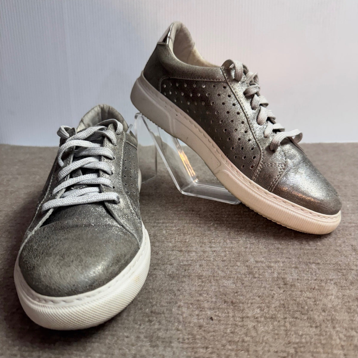 Johnston & Murphy Sneaker Womens 8.5 Silver Metallic Perforated J&M Flex Casual
