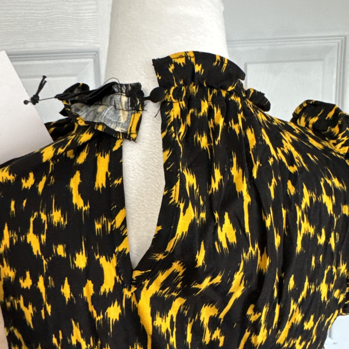 NWT Who What Wear Womens Textured Animal Print Ruffle Dress XS 4 Black Gold Midi