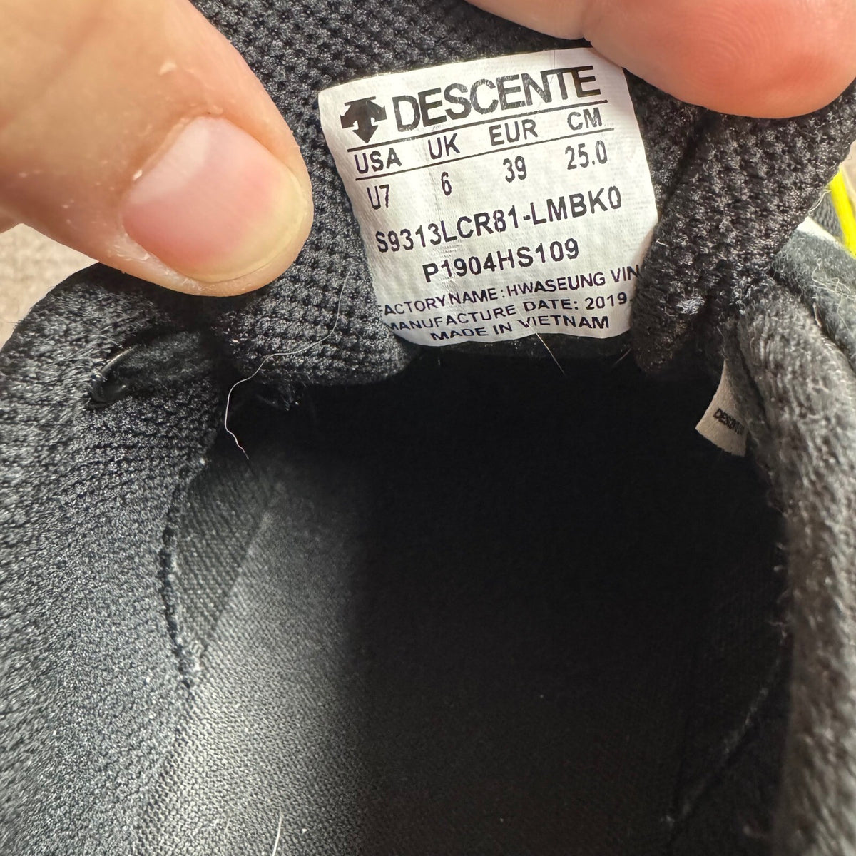 Descente Enerzite Sneakers Mens 7 Black Yellow Chunky Athletic Gorpcore Techwear