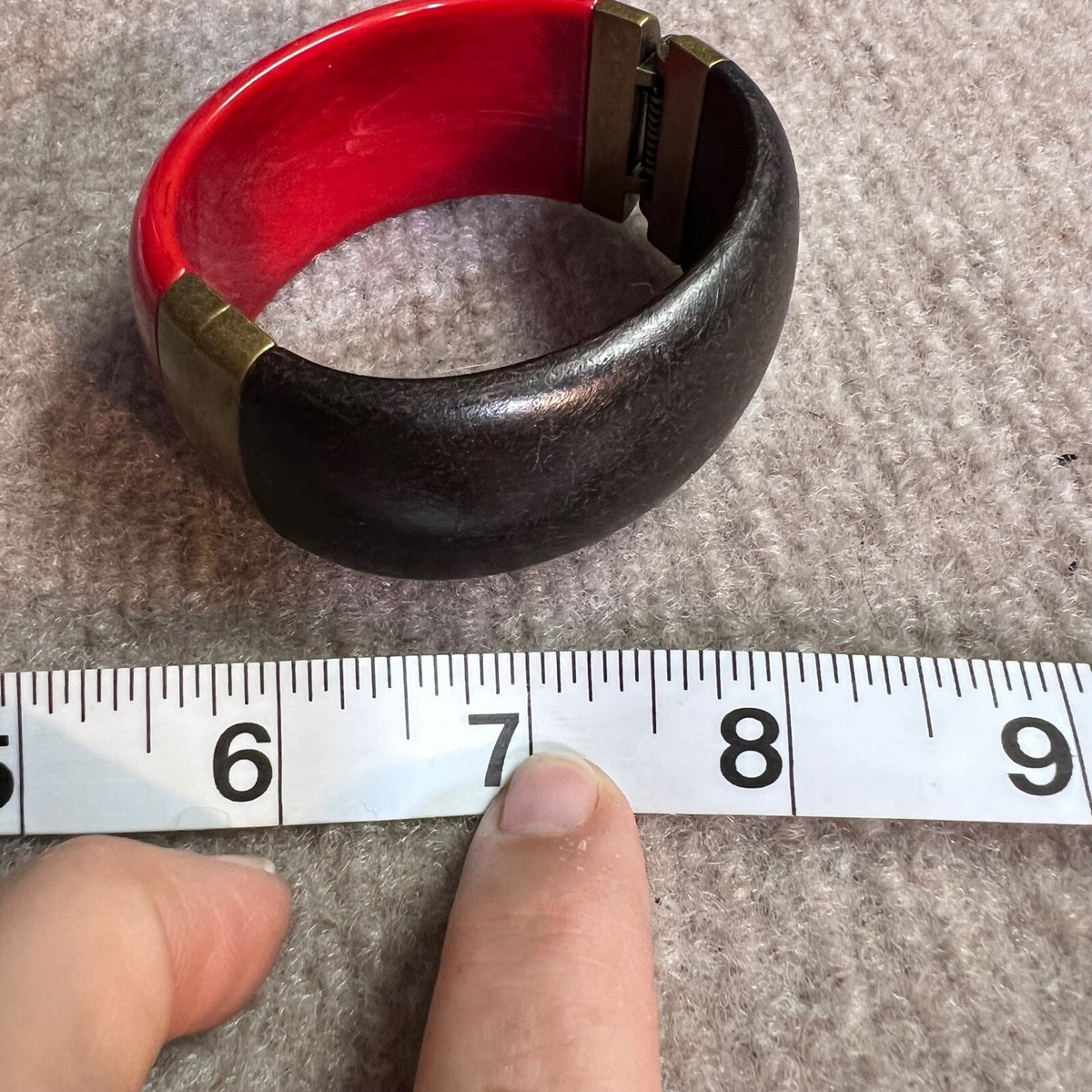 Hinge Bangle Bracelet Women OS Red Brown Resin Brass Tone Mod Statement