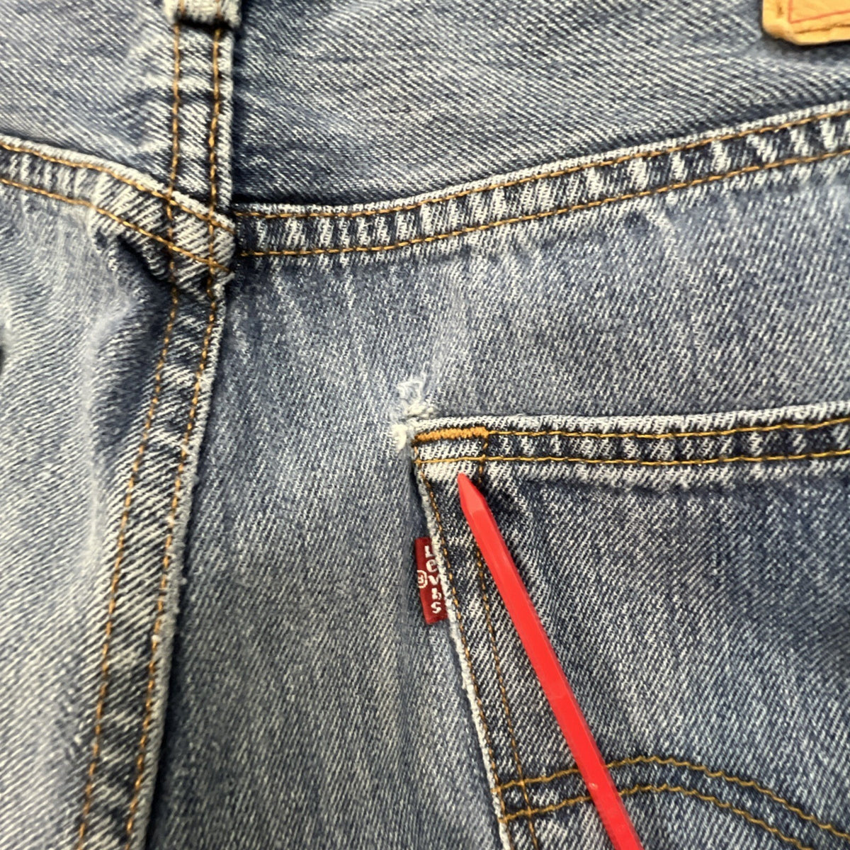 Levis 501 Straight Leg Button Fly Mens 36x30 Blue Jeans Med Wash READ