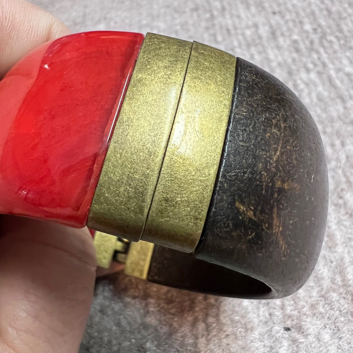 Hinge Bangle Bracelet Women OS Red Brown Resin Brass Tone Mod Statement