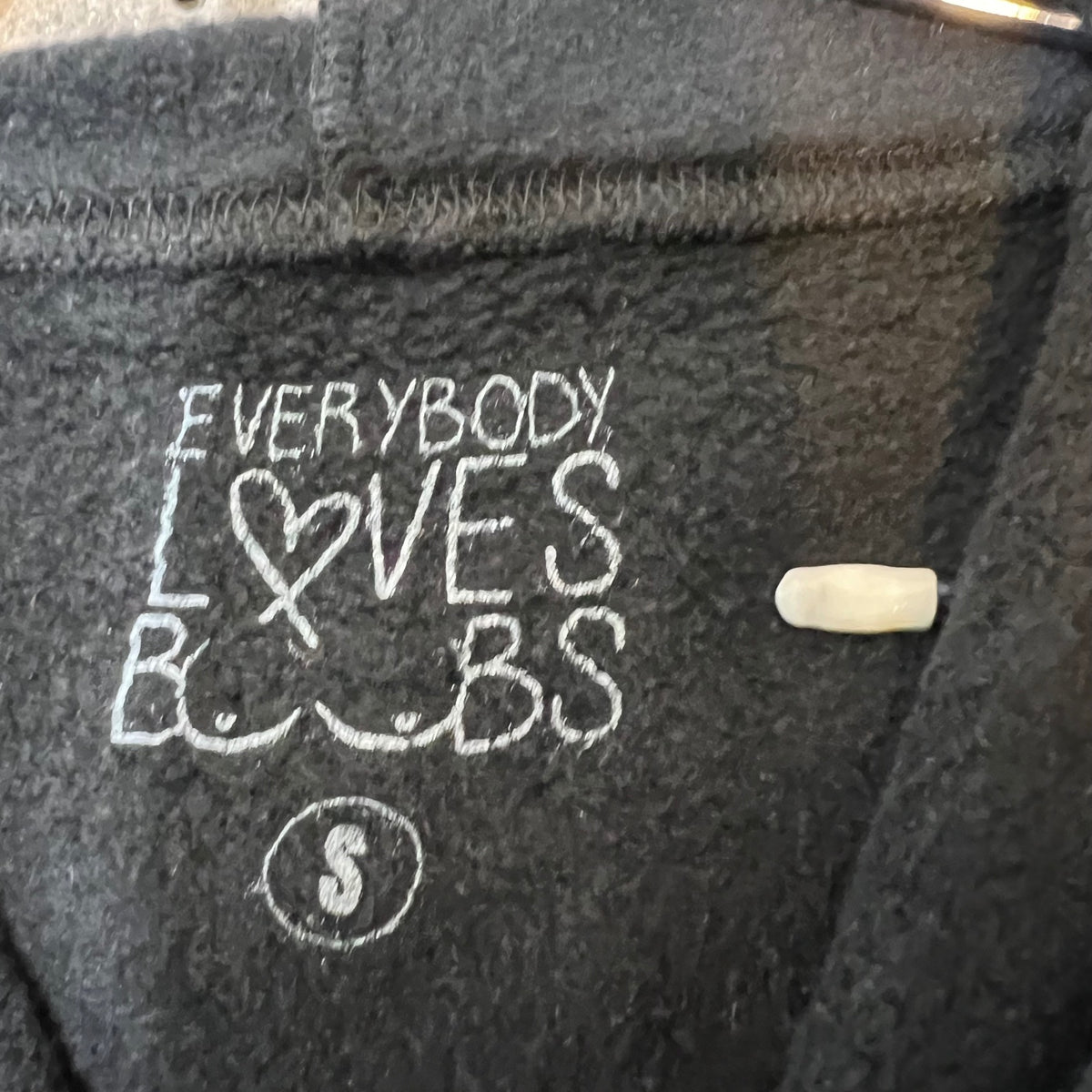Everybody Loves Boobs Women's S Black Hug Cropped Hoodie Heart Graphic