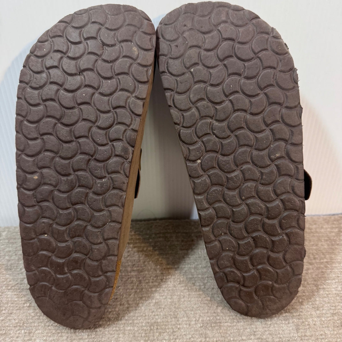 Cushionaire Lane Cork Footbed Clogs Womens 10W Brown Faux Suede Buckle Mules