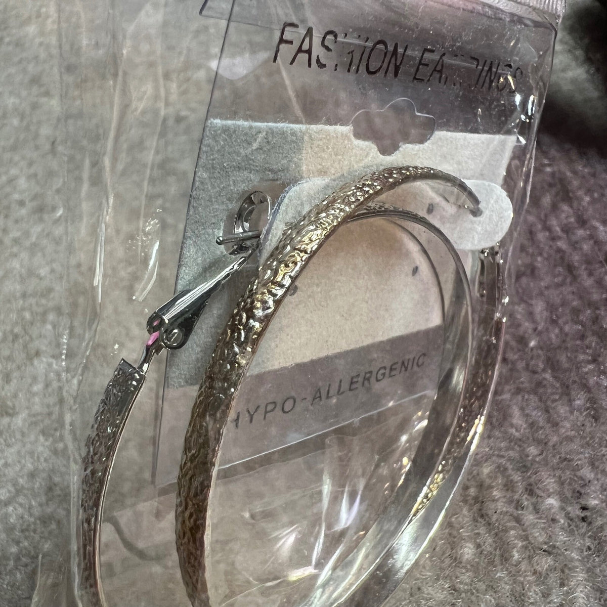 Unbranded Silver Tone Hoop Earrings 2" Textured Metallic Hypoallergenic Classic