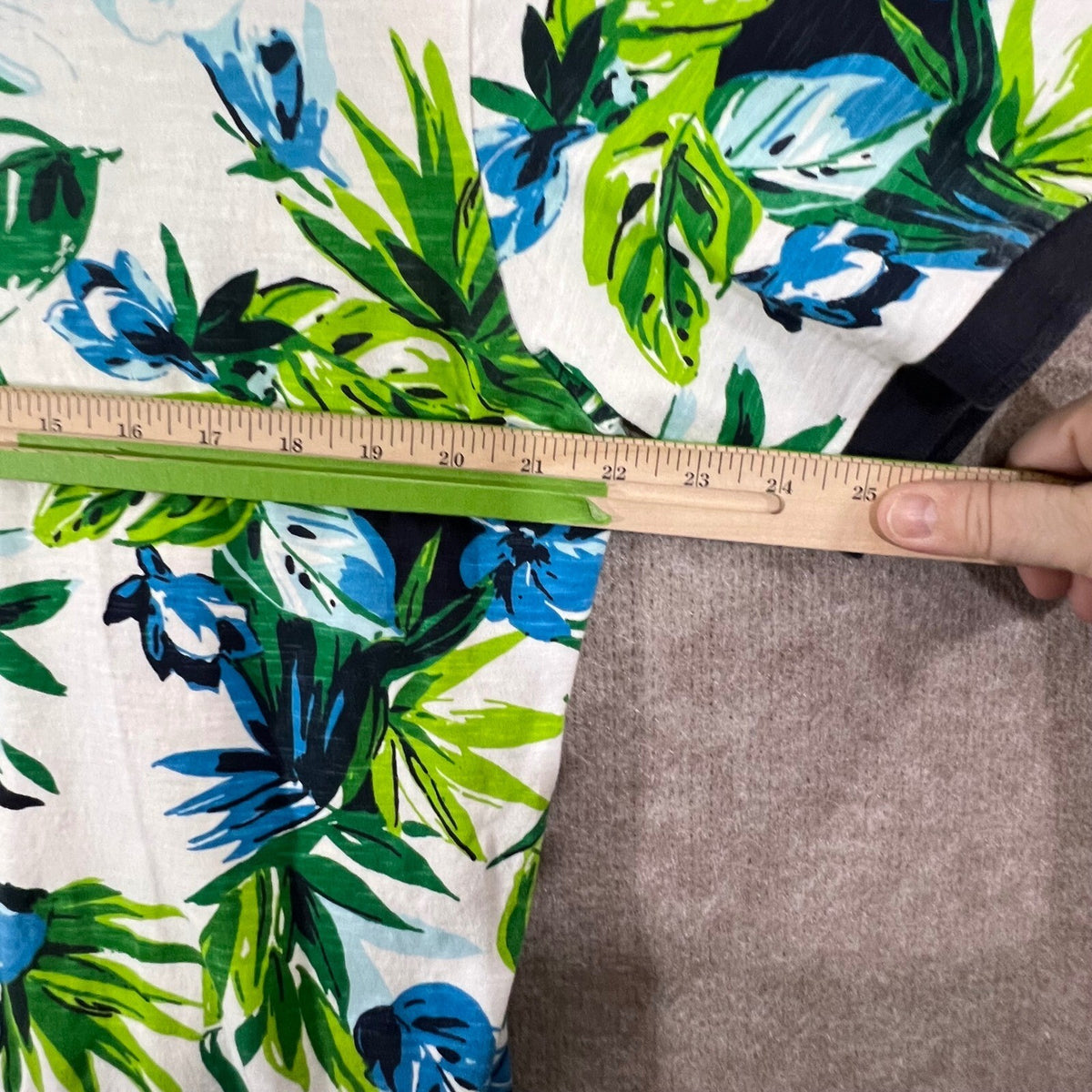 IZOD Polo Shirt Mens XL Tropical Floral Print Short Sleeve Beachy Resortwear