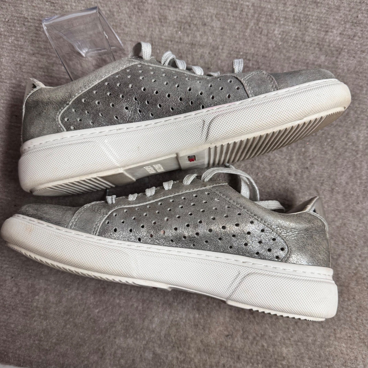 Johnston & Murphy Sneaker Womens 8.5 Silver Metallic Perforated J&M Flex Casual