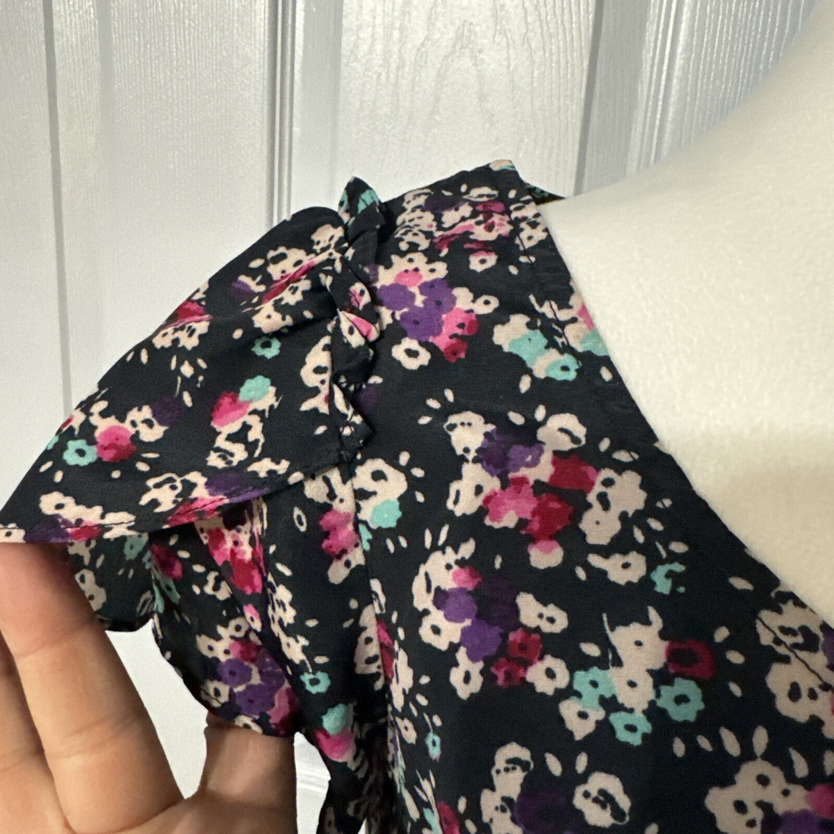Jessica Simpson Dark Floral Cap Sleeve Top - Size M, Navy