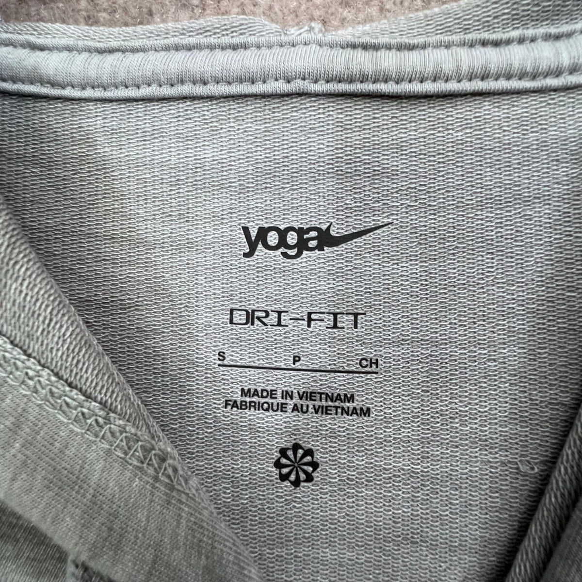 Nike Yoga Dri-FIT Hoodie Womens Small Gray Pullover Sweatshirt Activewear