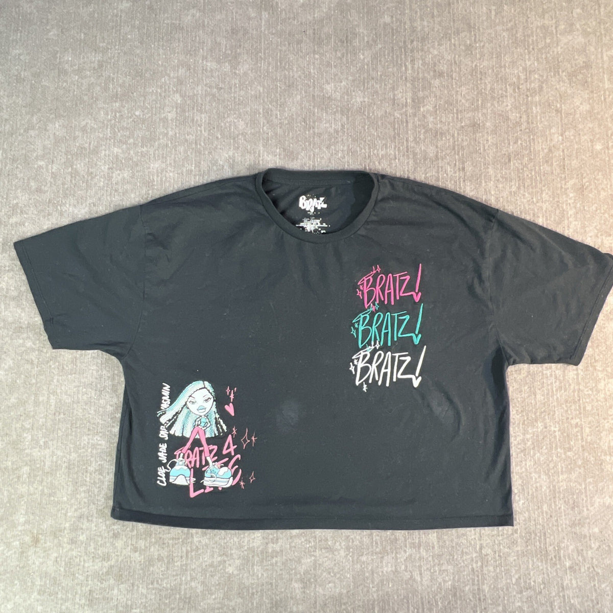 BRATZ Dolls Oversized Cropped Tee Women’s Large Gray Mineral Wash Graphic Flaws