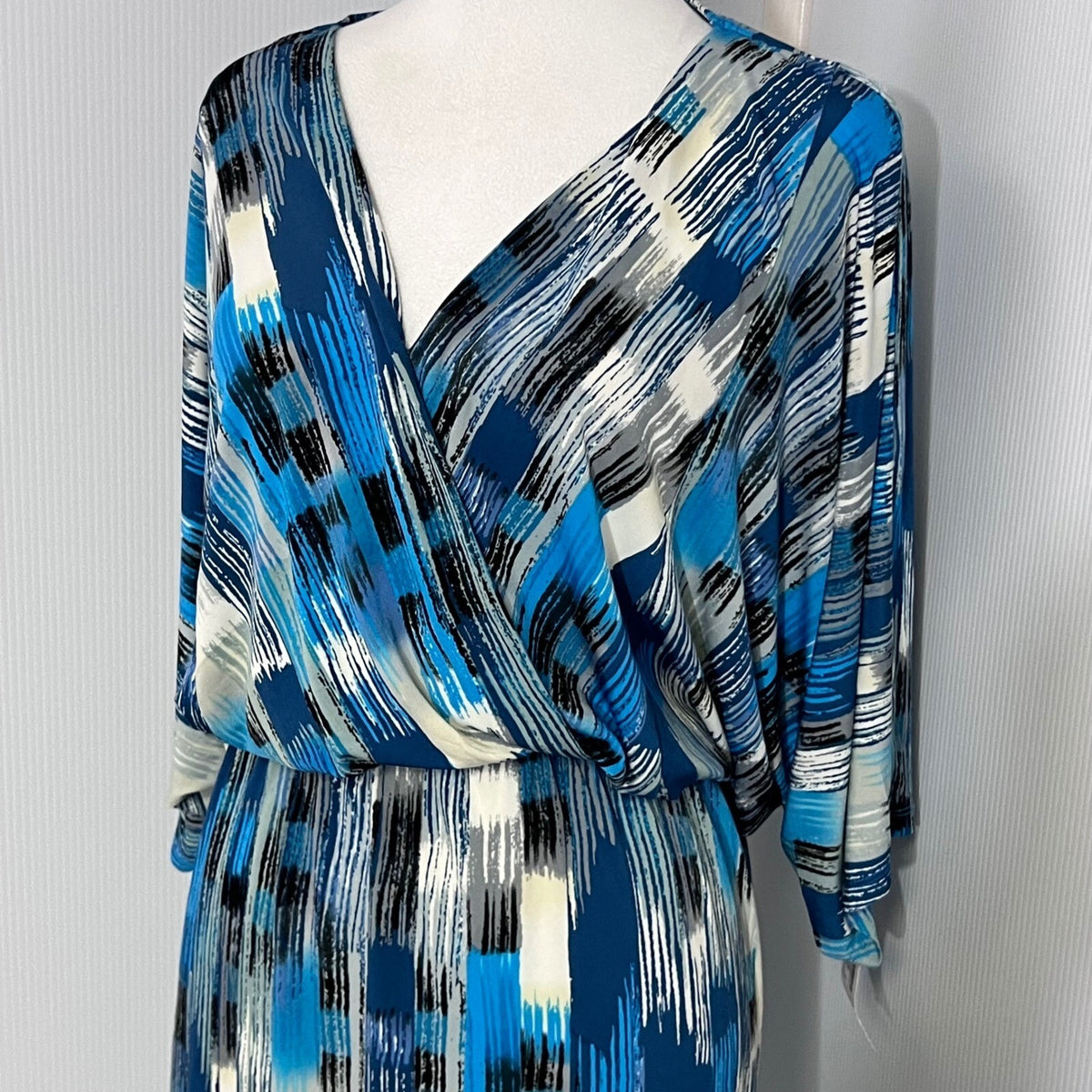 NWT Dressbarn Abstract Print Surplice 3/4 Sleeve Midi Dress Sz 14 Stretch Career