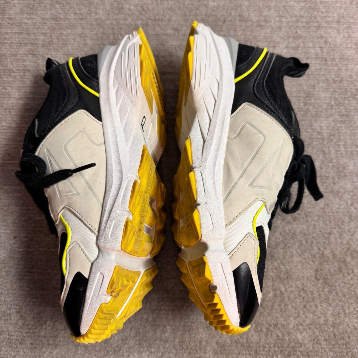 Descente Enerzite Sneakers Mens 7 Black Yellow Chunky Athletic Gorpcore Techwear