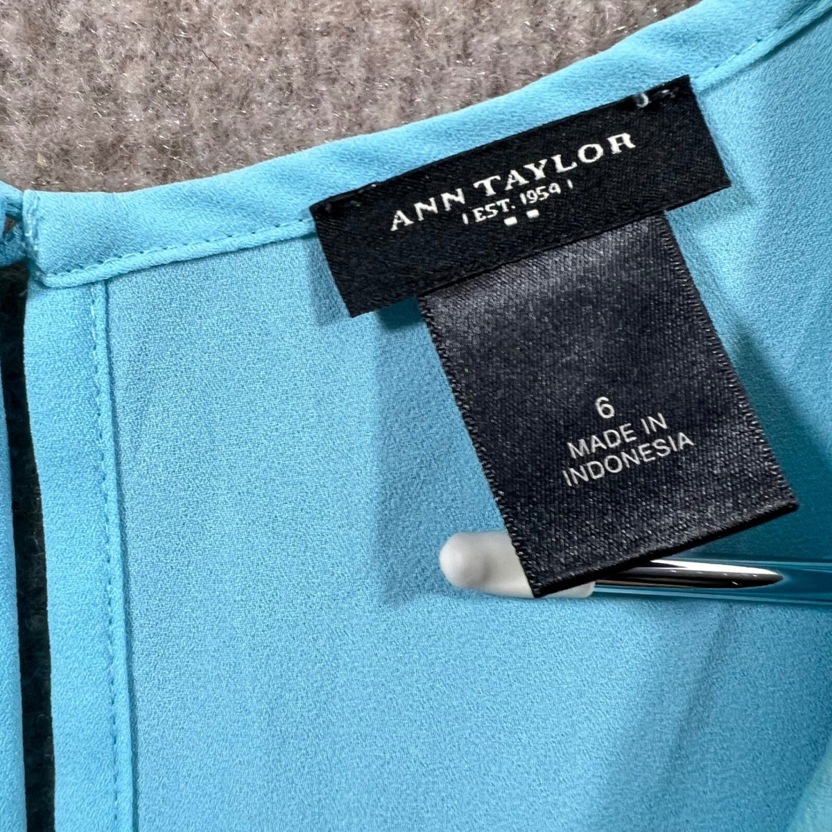 Ann Taylor Sleeveless Pleated Front Tank Top Blue White Size 6