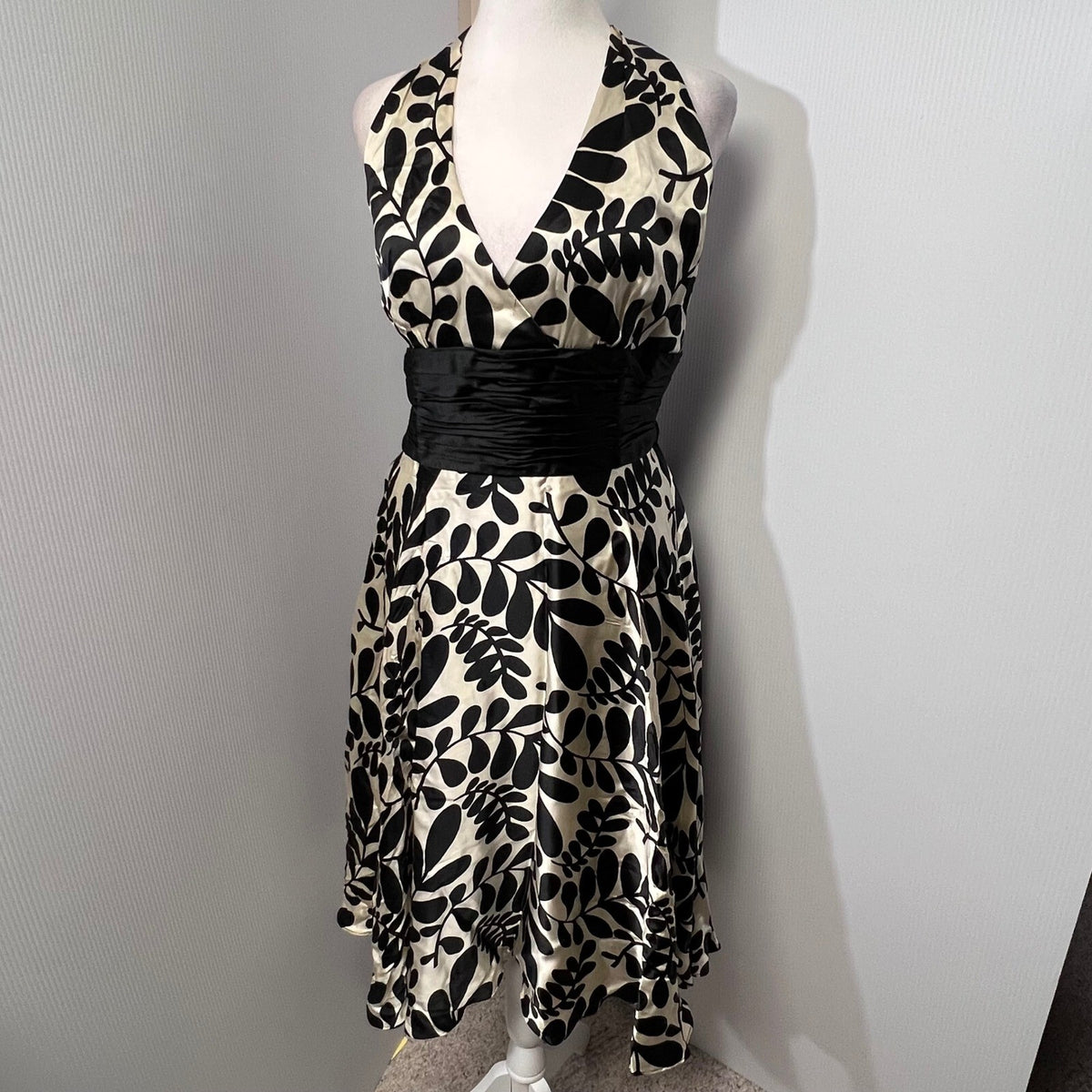 Maggy London Silk Baby Doll Tropical Print Halter Dress Cocktail Party Midi