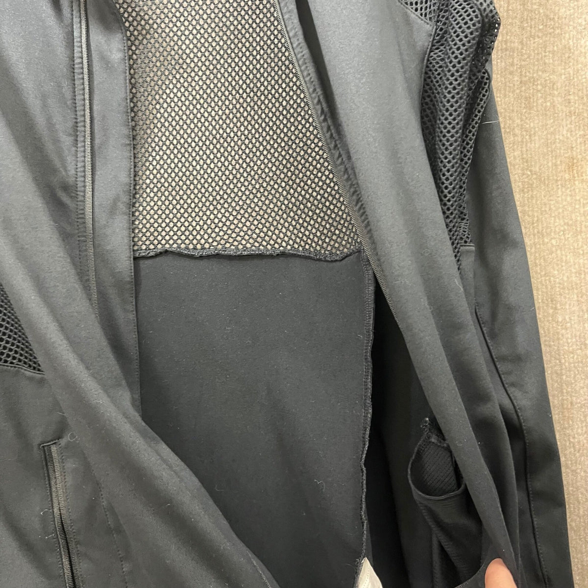 Demi Lovato Fabletics Black Mesh Athletic Jacket Hoodie Thumbholes Women's L