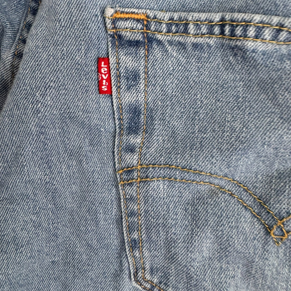 Levis 550 38x34 Jeans, Light Wash