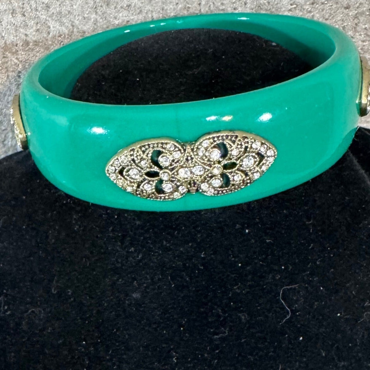 Premier Designs Resin Bangle Bracelet Gold Tone Openwork Medallion Rhinestone