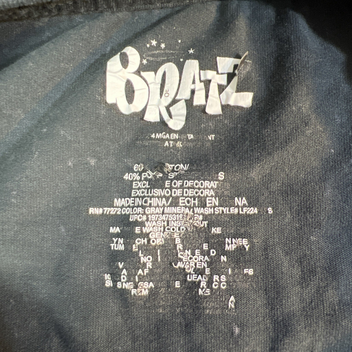 BRATZ Dolls Oversized Cropped Tee Women’s Large Gray Mineral Wash Graphic Flaws