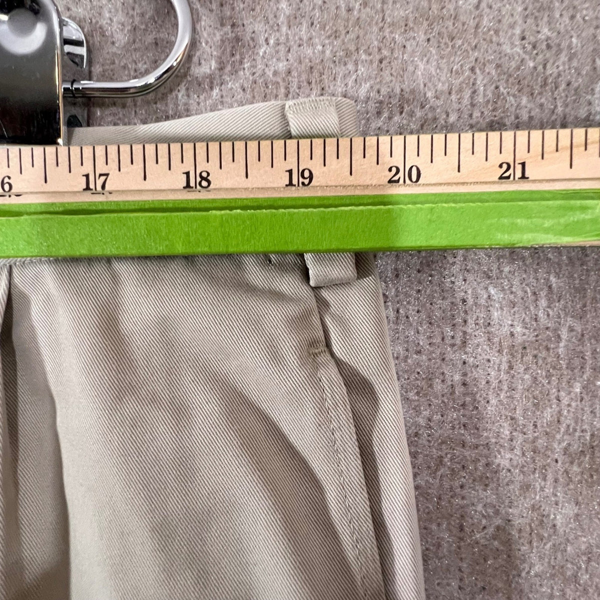 Brooks Brothers Advantage Chino Elliot Mens 40x32 Khaki Pleated Cuffed
