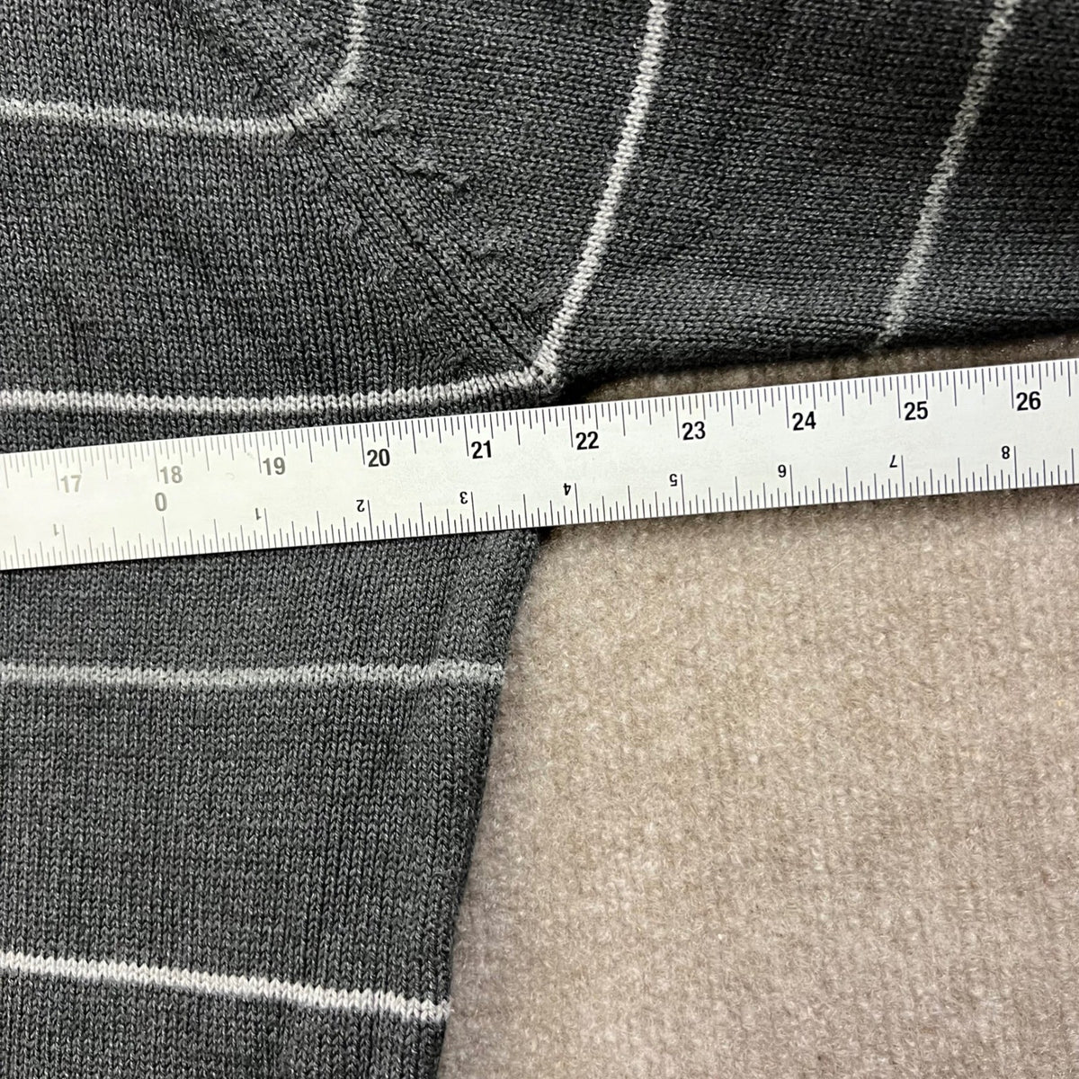 Oscar De La Renta Men's Gray Striped Crew Neck Sweater Size L Cotton Blend