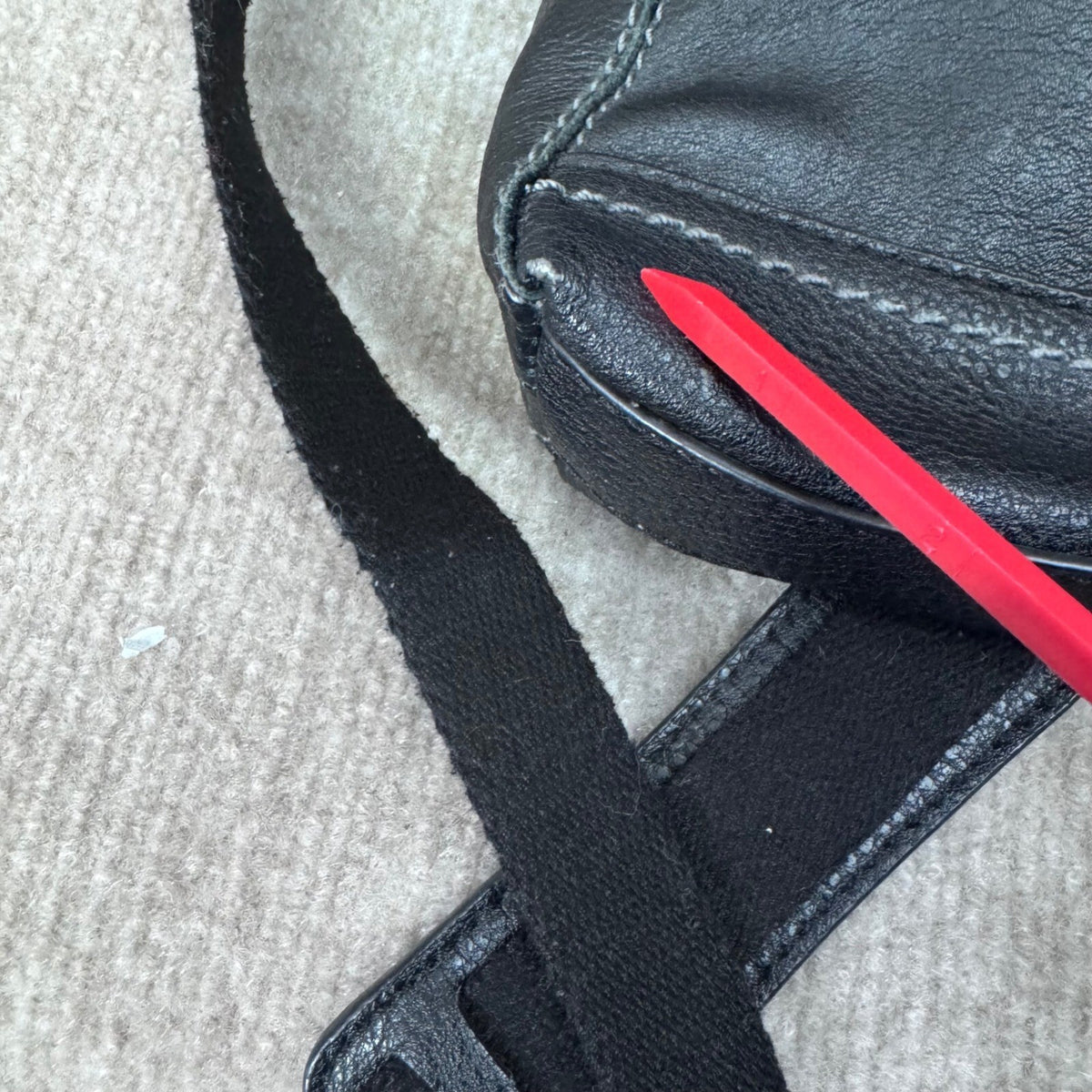 The Sak Black Leather Crossbody Bag Zipper Pocket Shoulder Purse Handbag