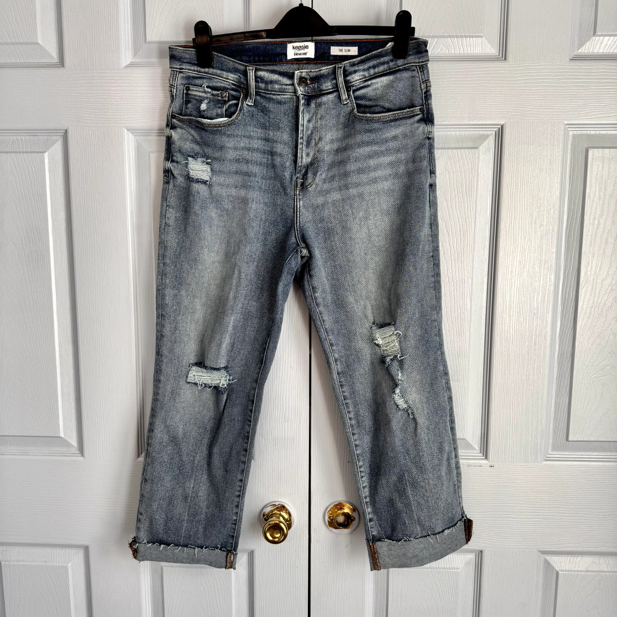 Kensie Vintage Luxe Denim Raw hem 12/31 Distressed  Light Wash Jeans