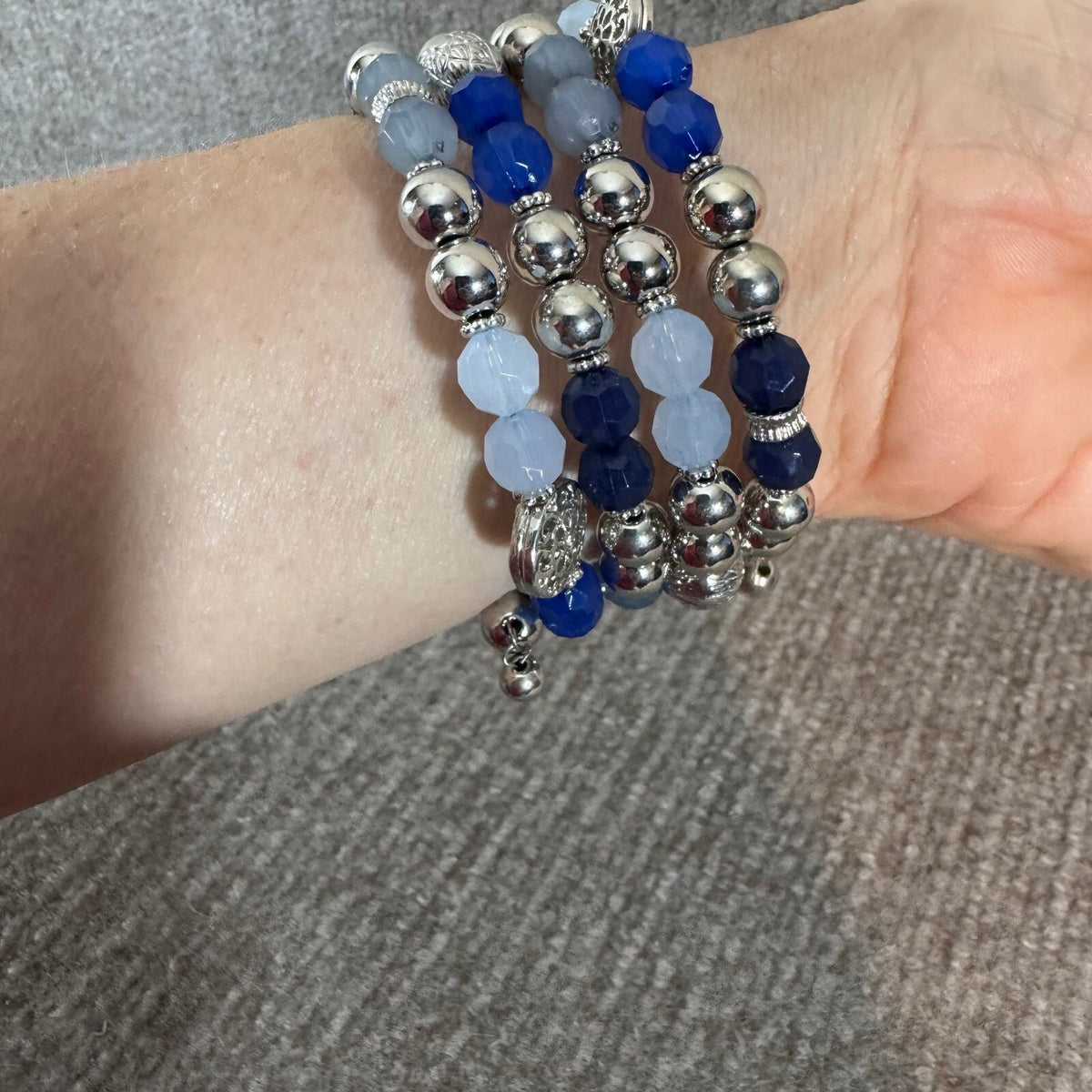 Memory Wire Wrap Bracelet Women OS Blue Silver Tone Beaded Layered Coastal Boho