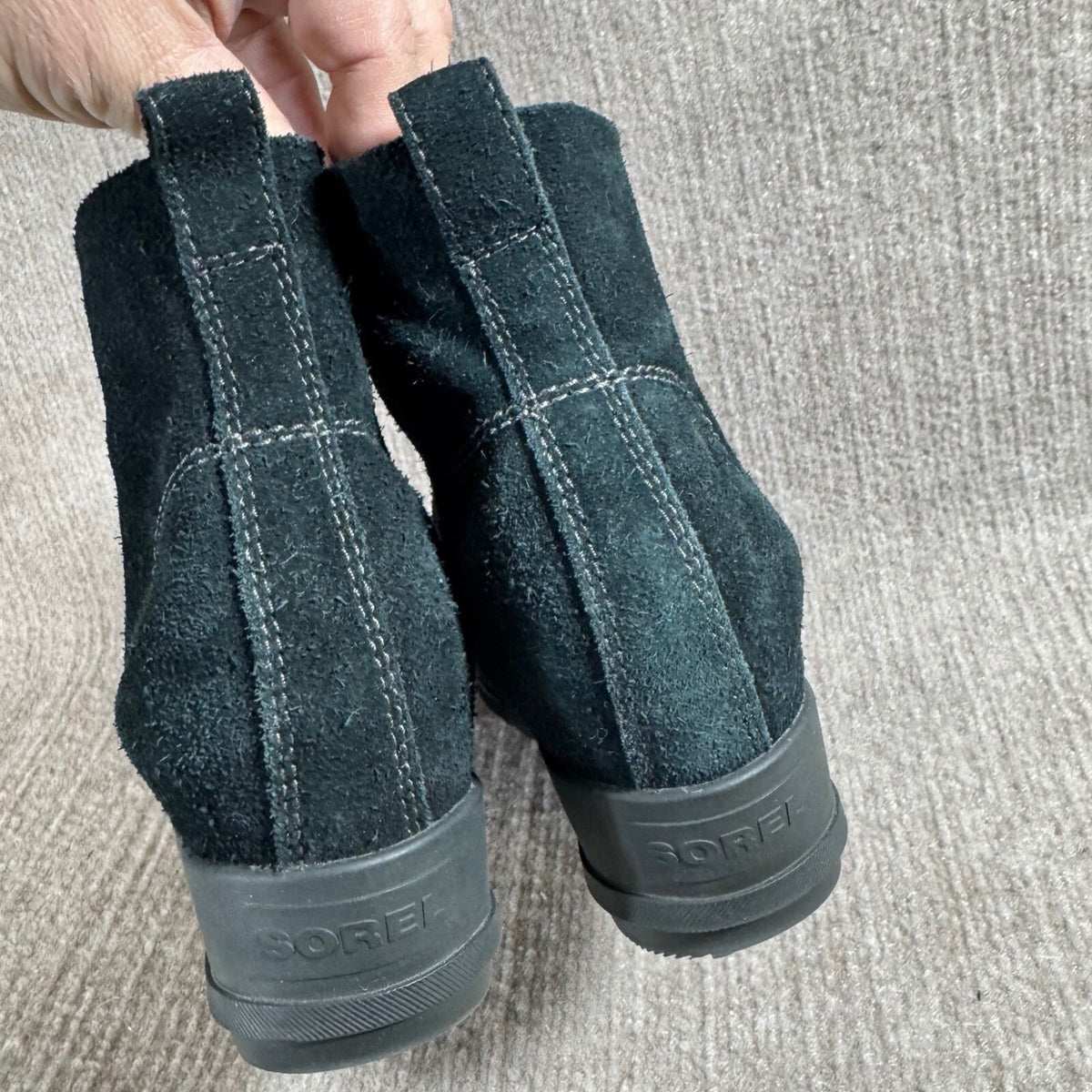 Sorel Joan of Arctic Wedge II Chelsea Black Suede Zip Ankle Boots Women's 9.5