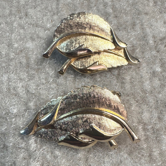 Vintage Judy Lee Clip On Earrings Women Gold Tone Textured Leaf Floral Botanical
