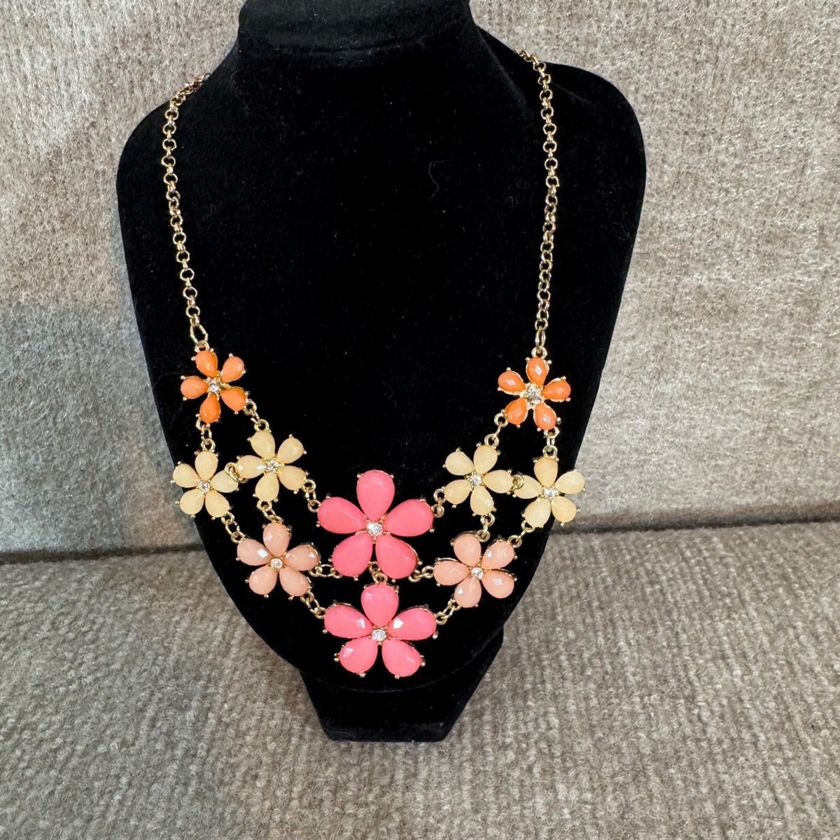 Floral Statement Necklace Women OS Pink Peach Cream Gold Tone Spring Garden