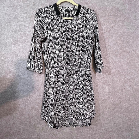 AQUA Mini Dress Womens Small Black White Zig Zag Print 3/4 Sleeve Collared Mod